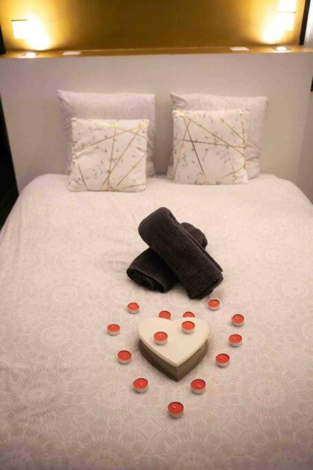 올리언스 Loft De Courcaille - Balneo - Free Parking - Wifi 아파트 외부 사진